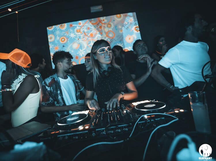 ÉLÉPHANT CLUB Canet En Roussillon ÉTÉ 2019 Dj Laura Laffon