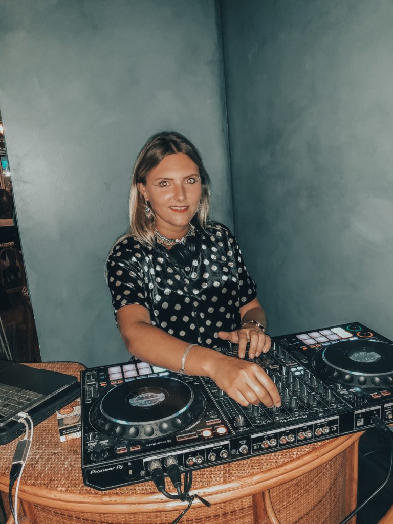 BOTANIC Bar Dj Laura Laffon Rue de la soif Canet En Roussillon