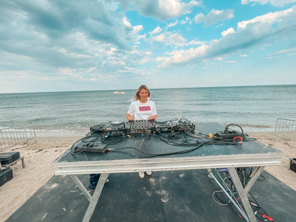 Pilotis Becah Club Leucate DJ LAURA LAFFON