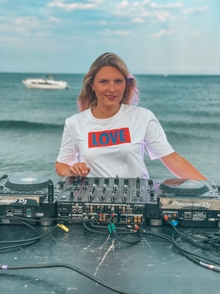 Pilotis Becah Club Leucate Warm Up Dadju DJ LAURA LAFFON